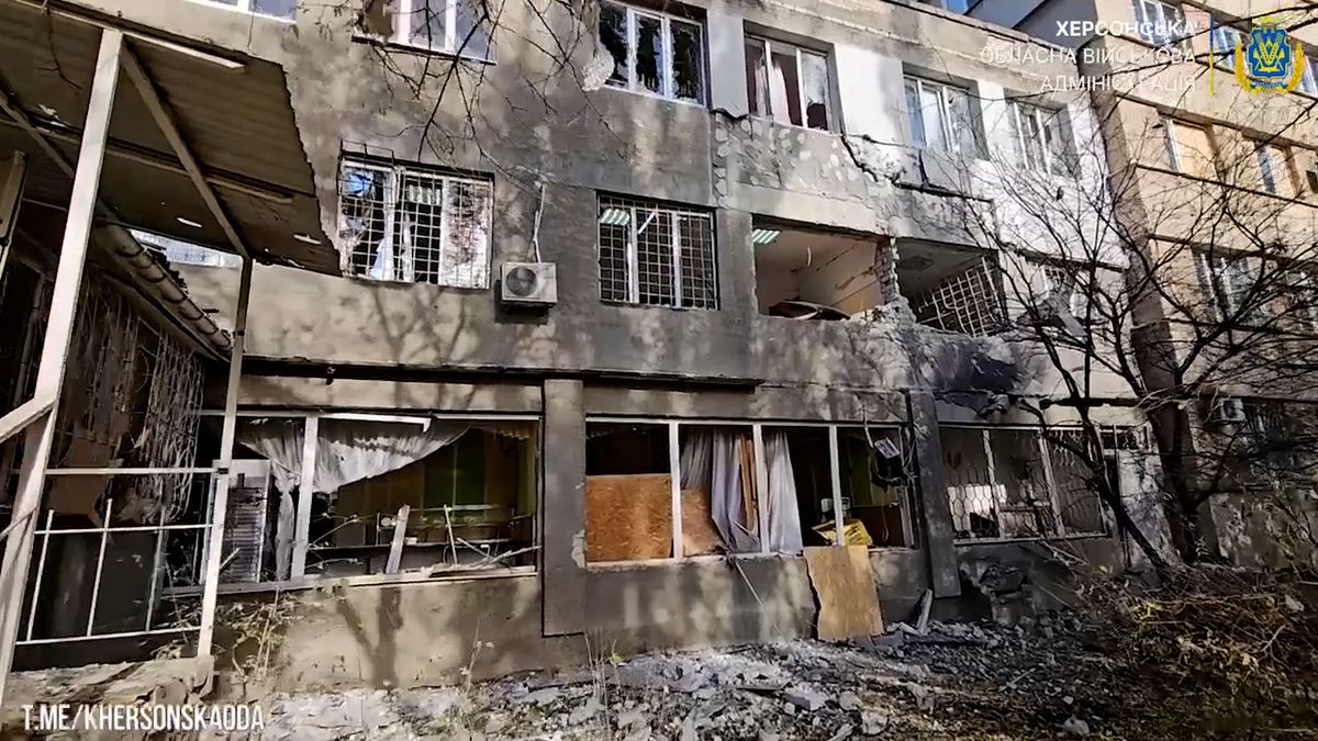 Rusové zasáhli dětskou nemocnici v Chersonu